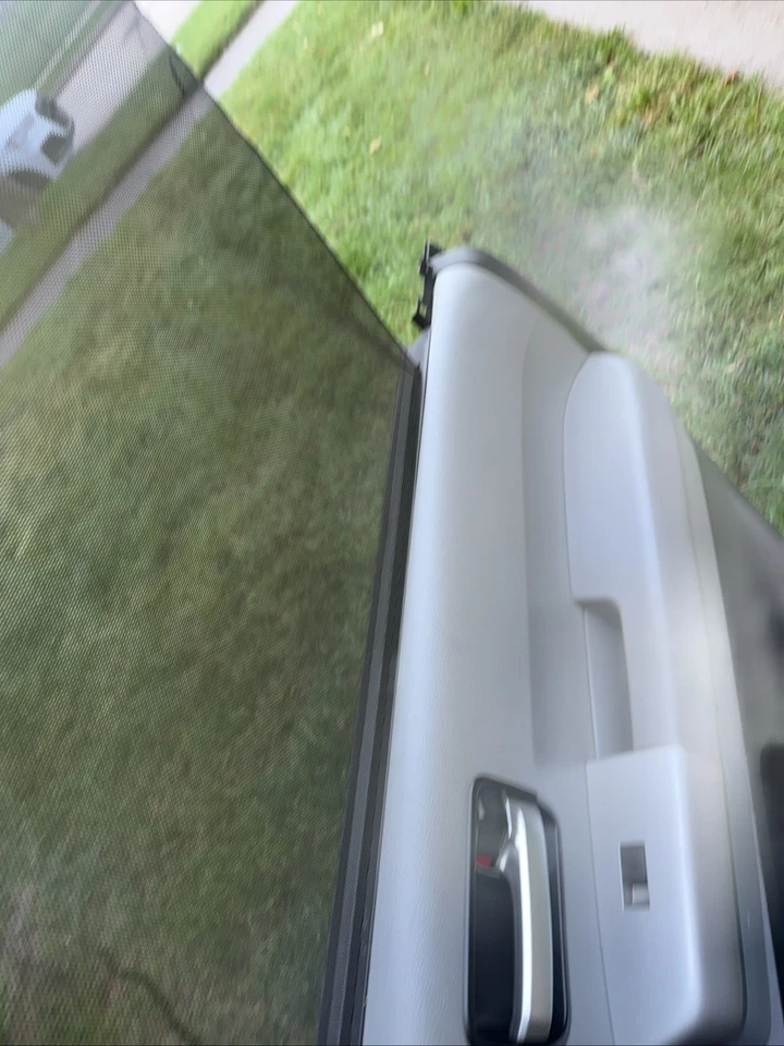 Tarjeta de puerta de pasajero trasero Toyota Sequoia 08-22 gris OEM Foto 3 de 4