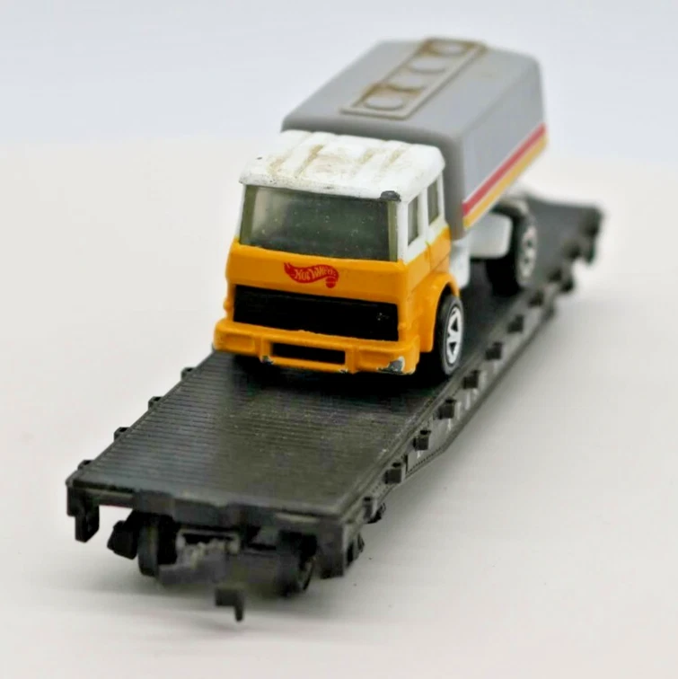 ESCALA HO A.T.&S.F. Camión cisterna de aceite Hot Wheels 90806 negro plano coche Foto 3 de 4