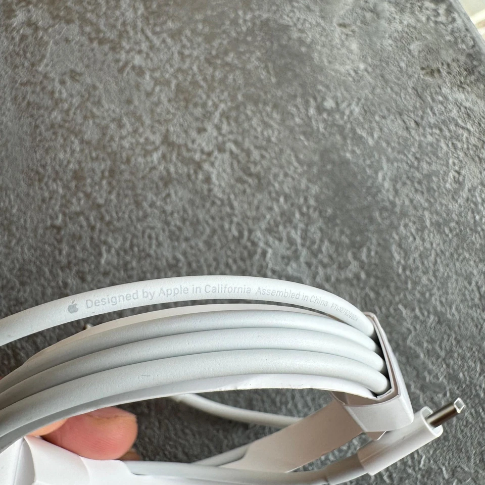 Genuine Original Apple USB C to lightning cable for iPhone 12 Pro Max 13 Pro Max - Image 2 of 4