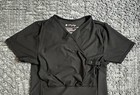 Nesting Days Men’s Black Short Sleeve V Neck Newborn Baby Carrier Shirt Sz Large — photo 2