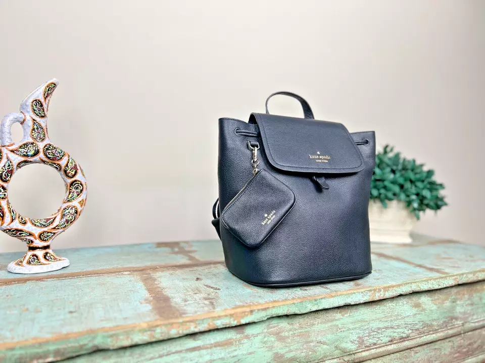 Kate Spade New York Rosie Flap 背包 黑色 卵石纹皮革 全新带标签 $399 — 第 2/4 张图片