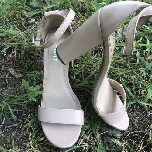 Report Women Size 7.5 Open Toe Chunky Heel Sandals - Picture 3 of 10