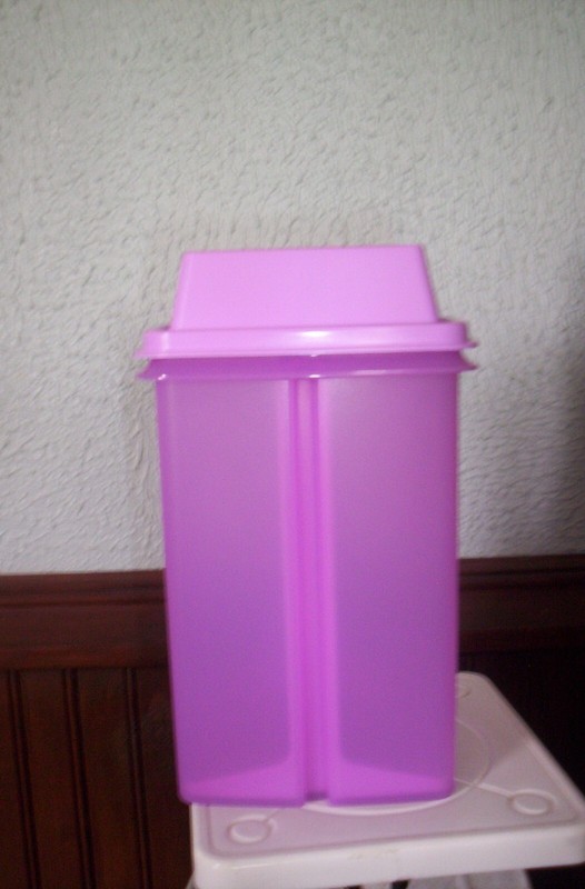 Tupperware Large Pick A Deli Pickle Olive Keeper Purple/Lavender 8 Cup #1560