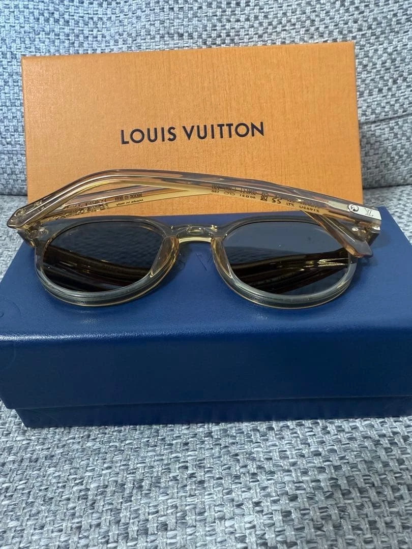 Louis Vuitton Round Sunglasses for Women for sale | eBay display picture 1