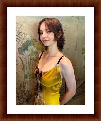 Emma Myers 8.5 x 11 Candid Color Unframed Photograph Collectable Art Print