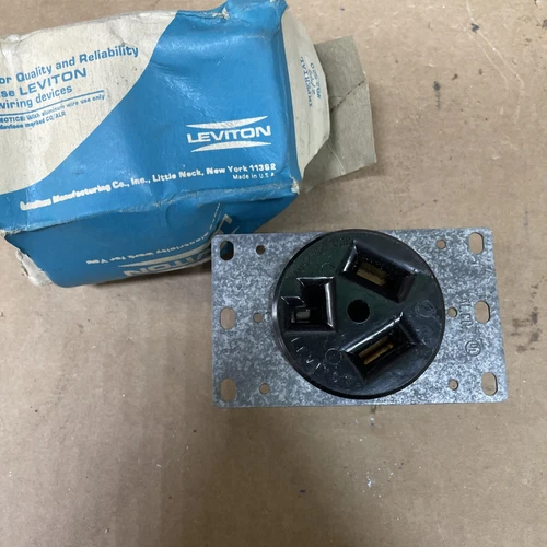 New Open Box Leviton 6208 30A 125/250 Nema 14-30 Receptacle