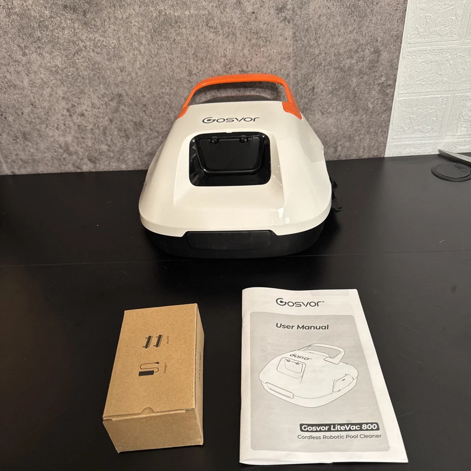 Caja abierta aparece nuevo limpiador robótico de piscinas Gosvor LiteVac 800 blanco y naranja Foto 2 de 4