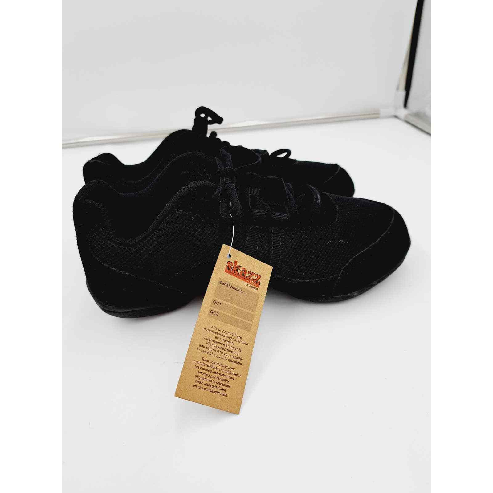 Skazz Low top dance sneaker Flexibile Canvas upper Suede details TPR Split sole
