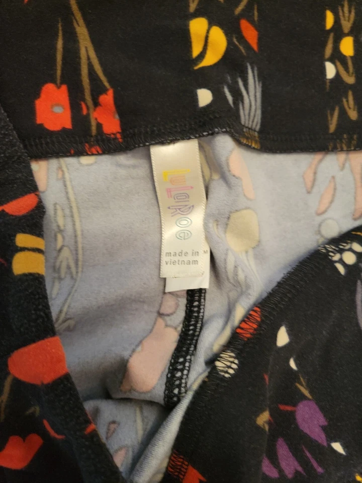 Leggins altos y curvilíneos con flores Lularoe RN#142161 Foto 2 de 3