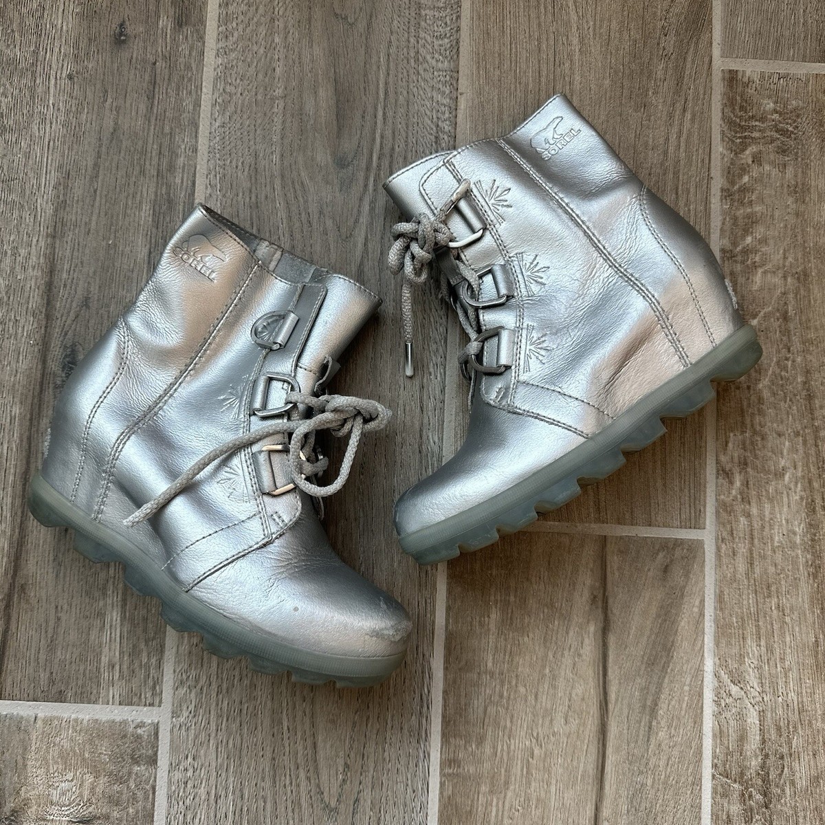 Sorel Disney X Joan of Arctic Frozen 2- YTH Size Silver Lace Wedge Boots