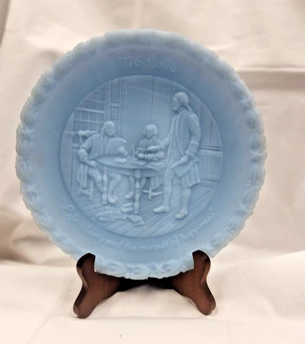 Vintag FENTON Blue Satin Plate Liberty 1776 - 1976 8”D Bicentennial USA Vintage