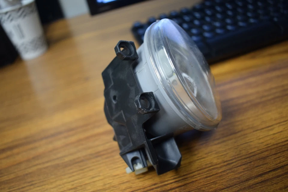 Faro antiniebla lateral izquierdo Toyota 4runner 2014-2019 OEM de fábrica Foto 2 de 4