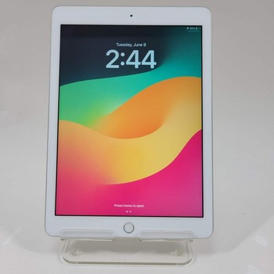 WiFi Only Apple iPad 6th Gen 32GB 17.7.11 Silver A1893
