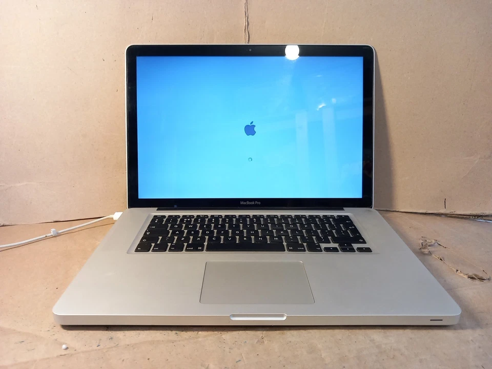 MACBOOK PRO A1286 15.4 " ,i7 2.2 GHZ, 8GB RAM, 500GB HDD, LION OS 10.7.5, 2010 - Image 2 of 4