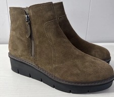 Clarks Women's 9.5M Airabell Style Boot Bootie Brown Suede Zipper 2 inch Wedge