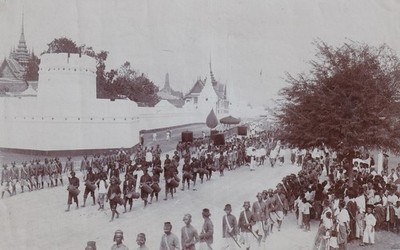 Robert Lenz (1864-1939) - Festaufzug vor dem Palast in Bangkok - 1900/10