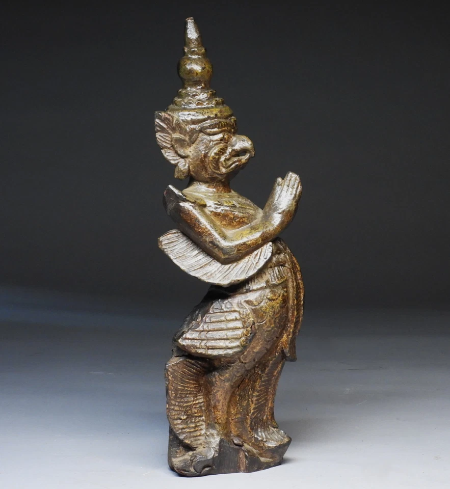 Antigua estatua budista hindú Garuda de madera dorada y lacada de la India tallada Foto 3 de 4