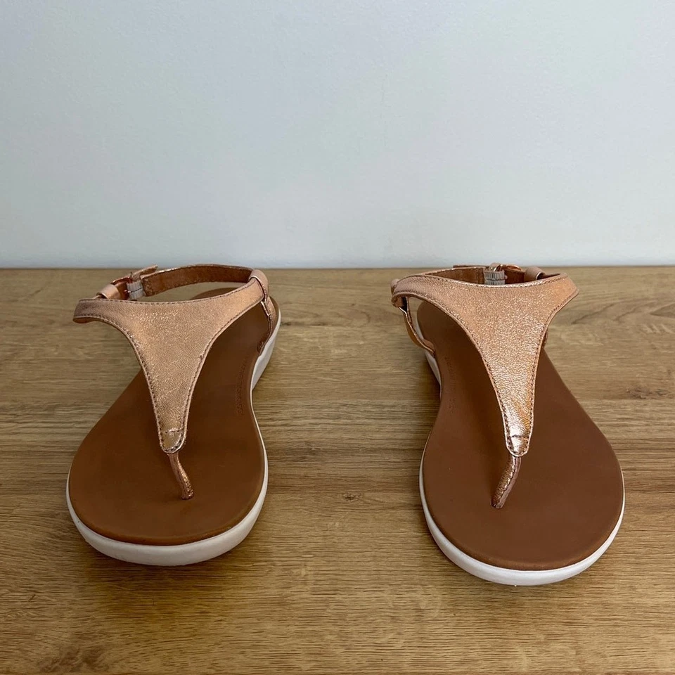 Sandalias FitFlop Lainey Correa en T Tanga Cuero Dorado Rosa Talla 6 Metálicas Foto 2 de 4