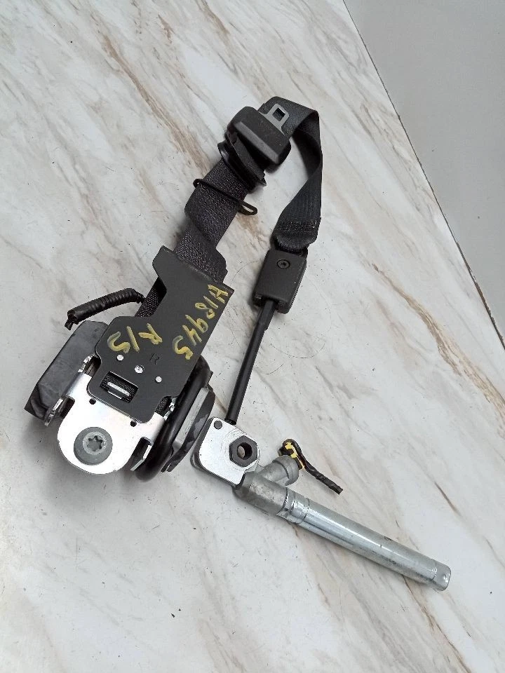 Used Front Right Seat Belt Front fits: 2011 Chevrolet Equinox bucket passenger r Foto 2 de 4