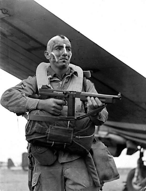 WW2  Photo WWII US 101st ABN Paratrooper D-Day Normandy World War Two / 5280