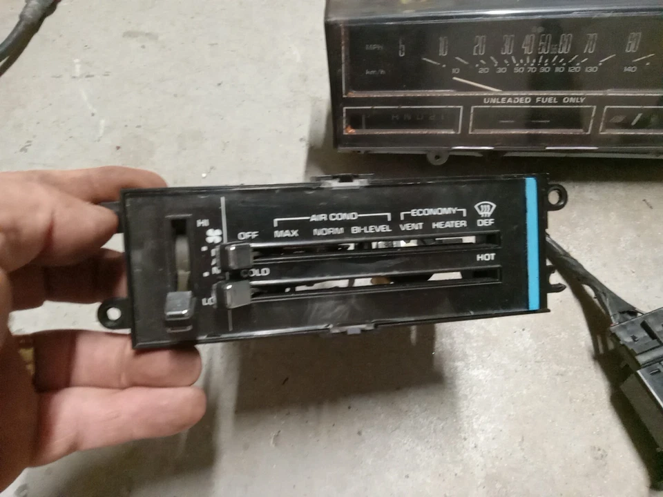 Caprice Olds Cutlass 1978 1988 unidad de control del calentador manómetro interruptores de grupo  Foto 2 de 4