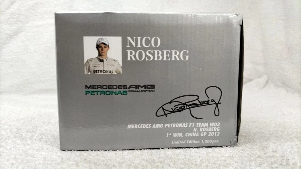 MINICHAMPS 1/18 Mercedes AMG Petronas Nico Rosberg 2011 Showcar #8 Silver Green - Image 2 of 4