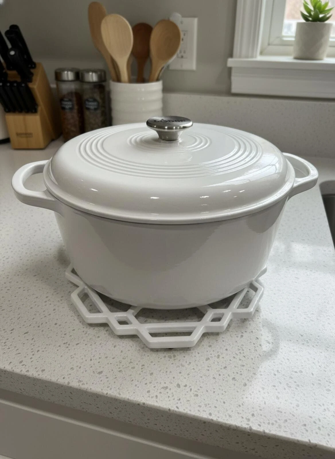 NEW! Lodge 6-Quart Enameled Cast Iron Dutch Oven & Trivet Set - Oyster