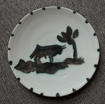 Pablo Picasso - Madoura edition ceramic plate 'Taureau sous l