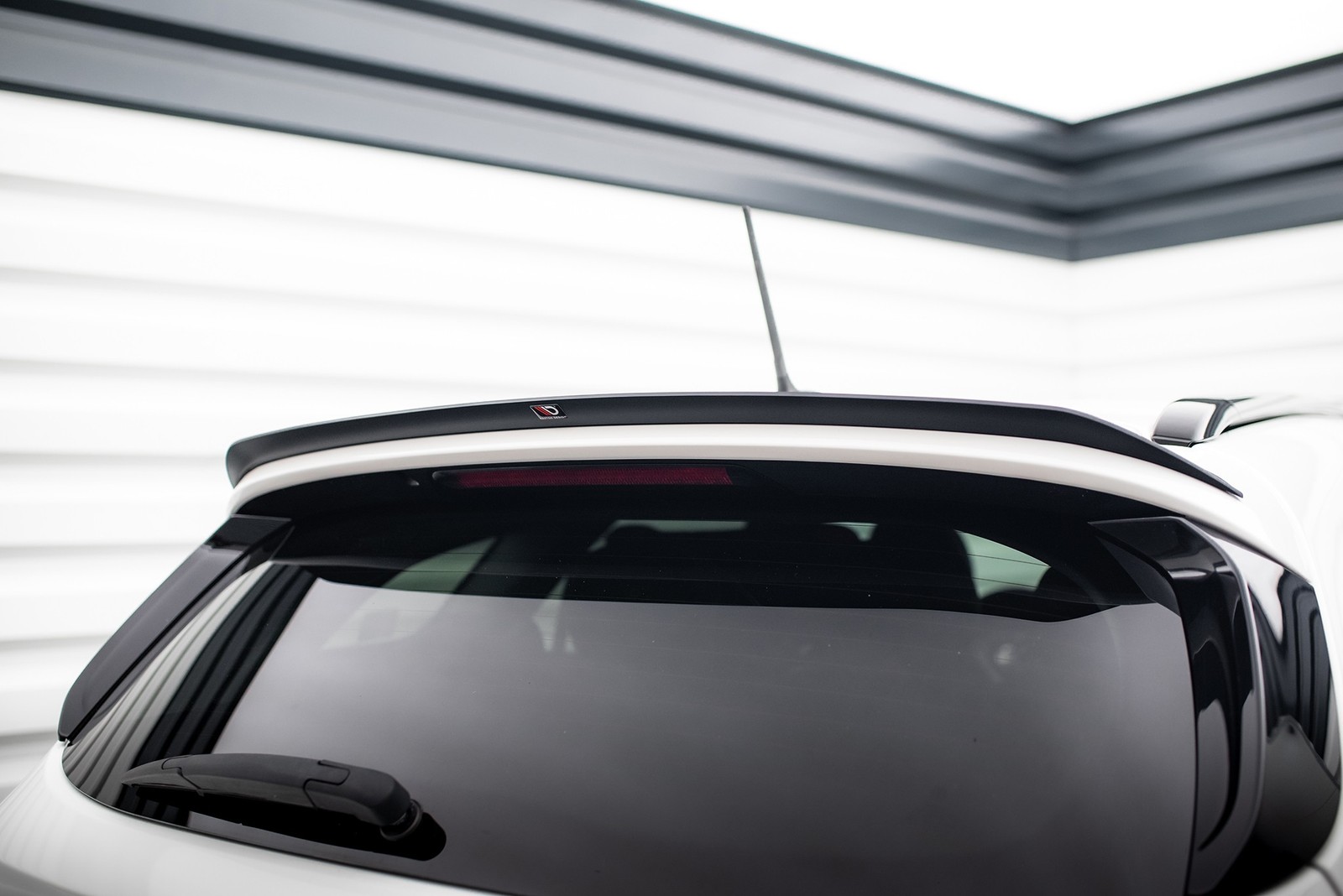 Becquet extension Maxton en noir brillant pour Fiat Tipo S-Design SW