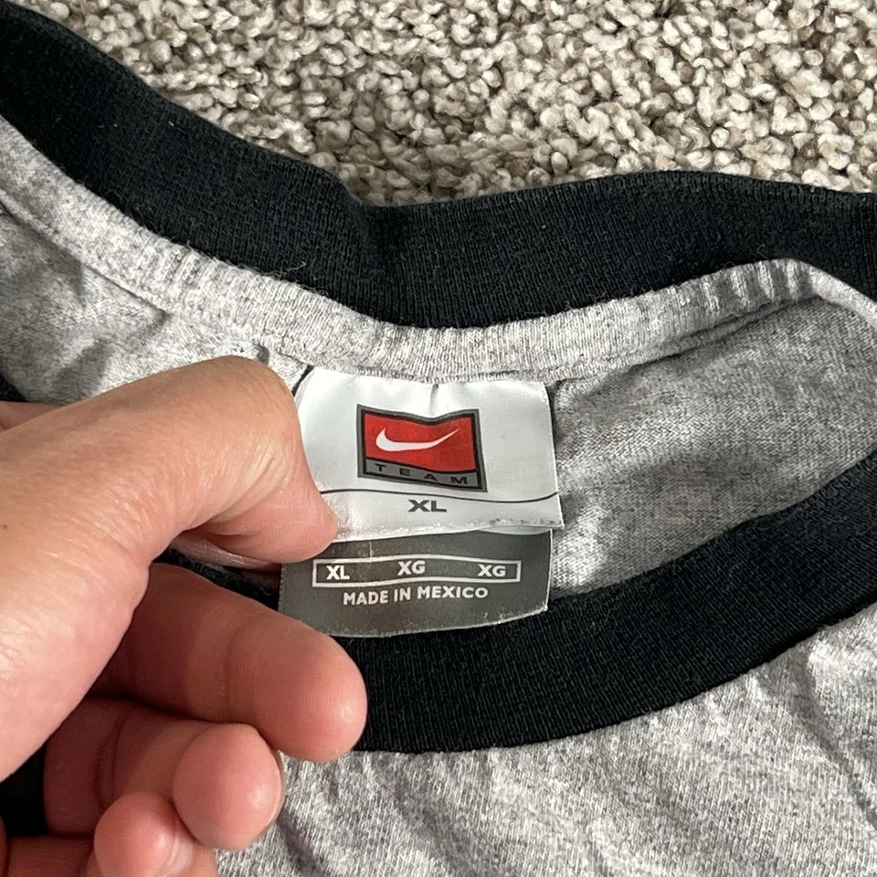 Camisa Nike Vintage Chicago White Sox Hombres XL Y2K Gráfico Centro Swoosh Logo Desteñido Foto 3 de 4