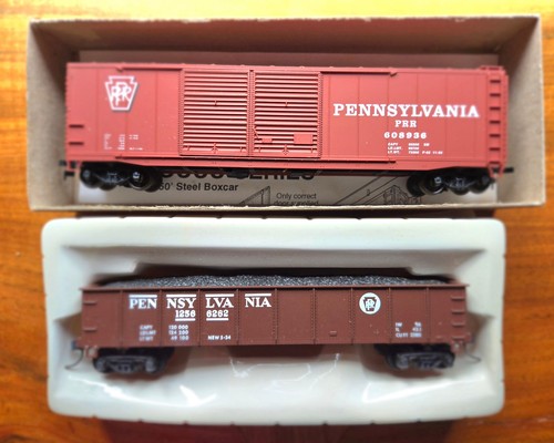Góndola pesada HO Accurail 5204 Dbl puerta caja coche PRR #608936 y Mantua 731-020 PRR | Zustand: Used