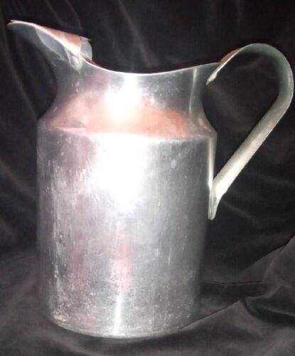 Vintage MCM Walker Ware Aluminum restaurant ware pitcher with ice lip - Picture 2 of 10