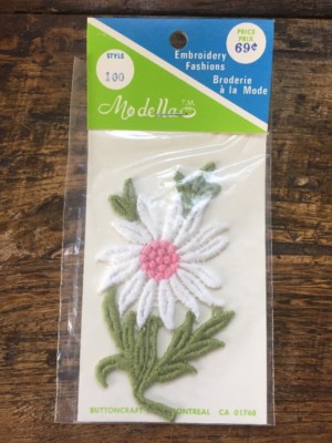 New Vtg 4'' Flower Embroidered Patch NOS White Pink Green Floral Daisy