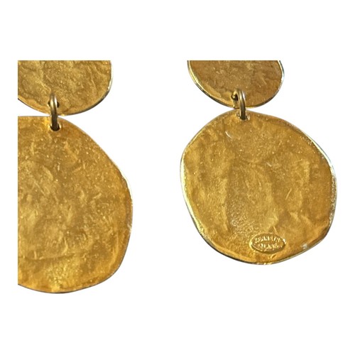 Kenneth Jay Lane Satin Gold Hammered Coin Fish Hook Pierced Earrings - Picture 5 of 5