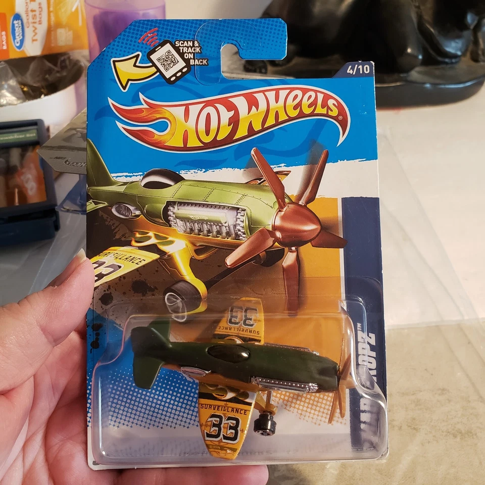 Mad Propz NOS Hot Wheels Mattel Diecast Airplanes Stunt Crop Dusters Lot of 5 - Image 3 of 4