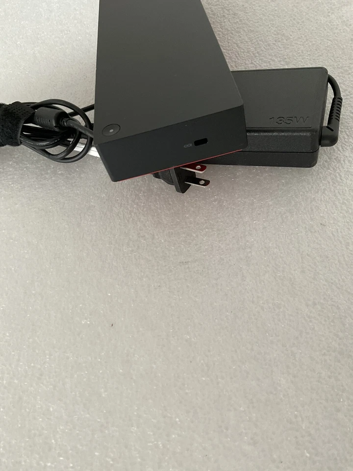 Estación de trabajo Lenovo ThinkPad 40AN ThunderBolt 3 Dock Gen 2 con fuente de alimentación 135W Foto 4 de 4