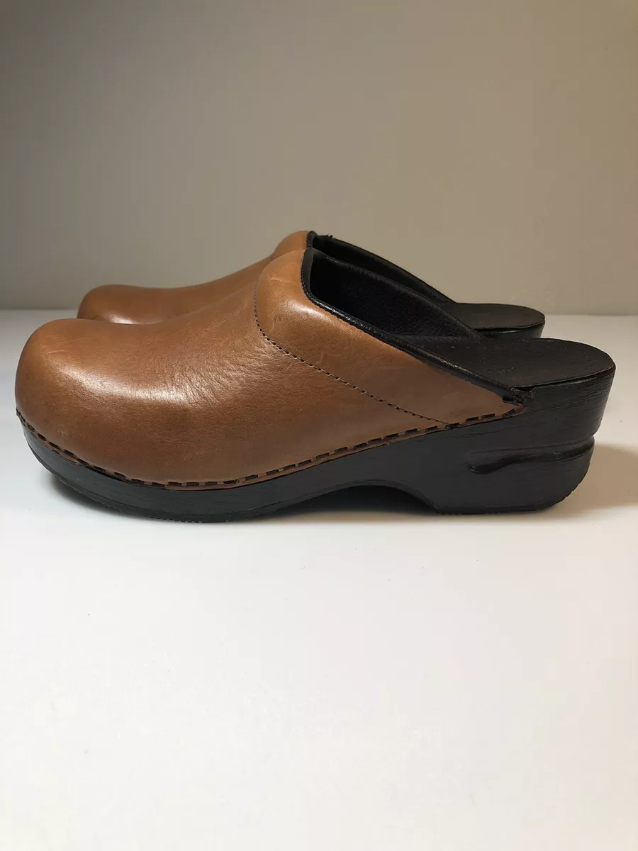 Lands End Brown Leather Clogs Comfort Shoes Women s 7 B