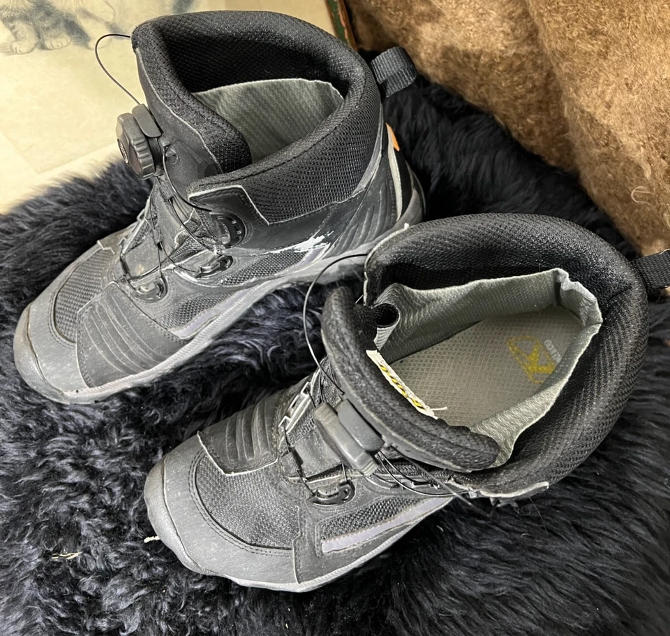 Bota Klim Outlander GTX negra con cordones BOA Foto 4 de 4