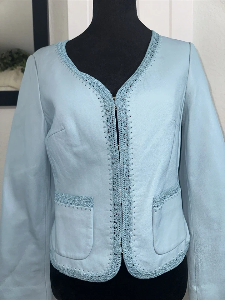 Blazer/chaqueta de cuero azul Nine West con tema de ganchillo talla pequeña Foto 2 de 4