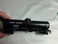 Bachmann HO Scale Union Pacific Tank Car UP #69087 - No Box - Used