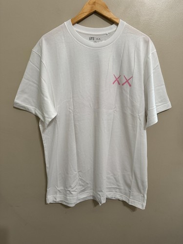 Uniqlo X Kaws Shirt 2023 What Party Pink Companion Men Size XL BRAND NEW - Picture 2 of 8