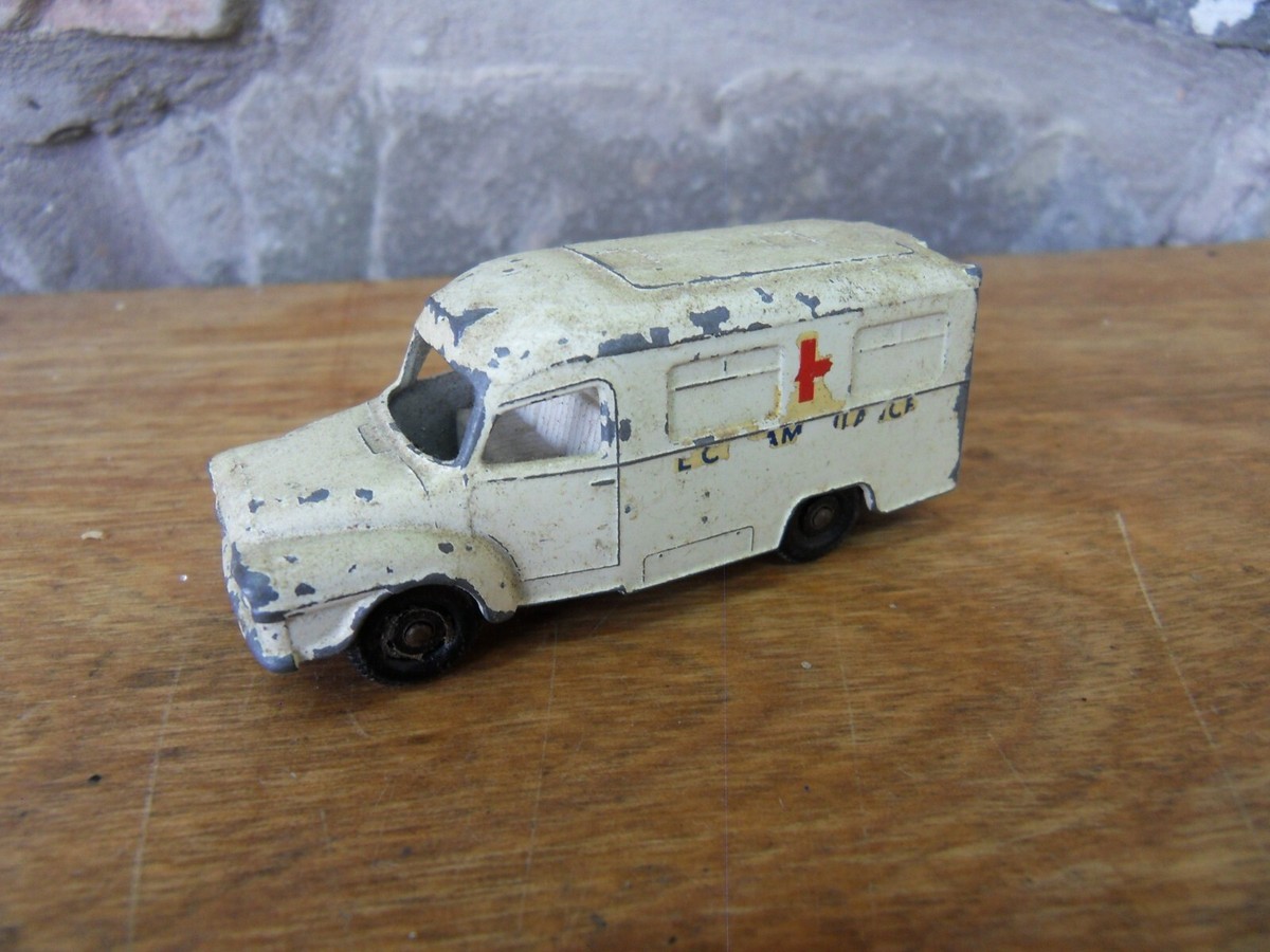 Matchbox Lesny Ambulance No14 Lomas Ambulance Diecast Model
