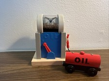 Thomas  Friends Wooden Railway Sodor Oil Depot  Bonus Oil Tanker Car Included 