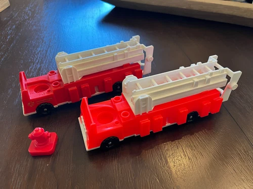 VINTAGE Fisher Price Little People #928 FIRE STATION TRUCK Lot + Hydrant