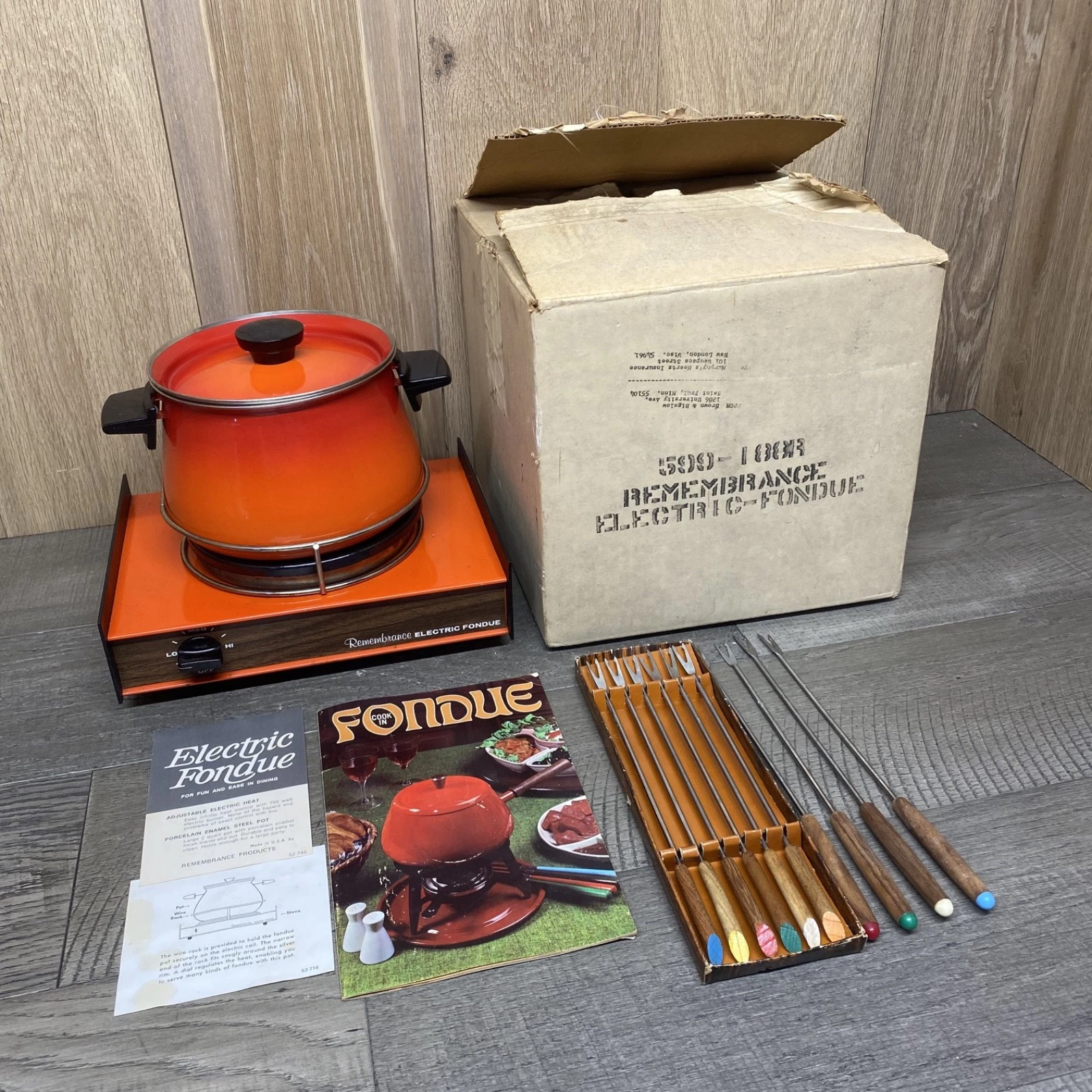 Vintage Remembrance Electric Fondue Set MCM Orange Enamel Pot Box 10 Color Forks
Opens in a new wind
