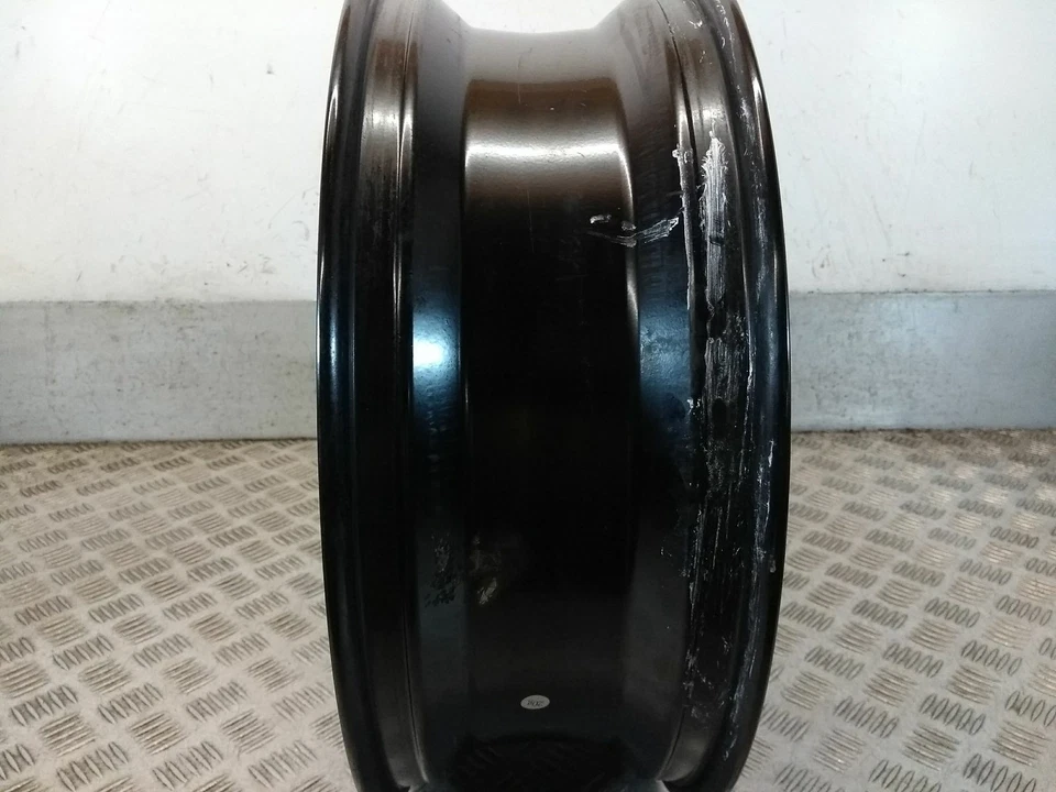 RUEDA DUCATI SCRAMBLER buena rueda recta poco kilometraje '16 Foto 3 de 4