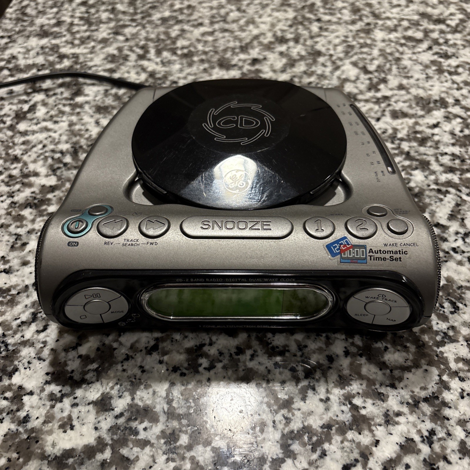 Vintage General Electric GE 7-4901 CD Clock AM/FM Radio Dual Alarm Clock