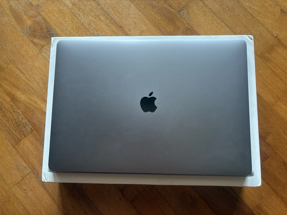 Apple MacBook Pro 16" 2020 · i7 · 16GB · 512GB, foto 2 di 5