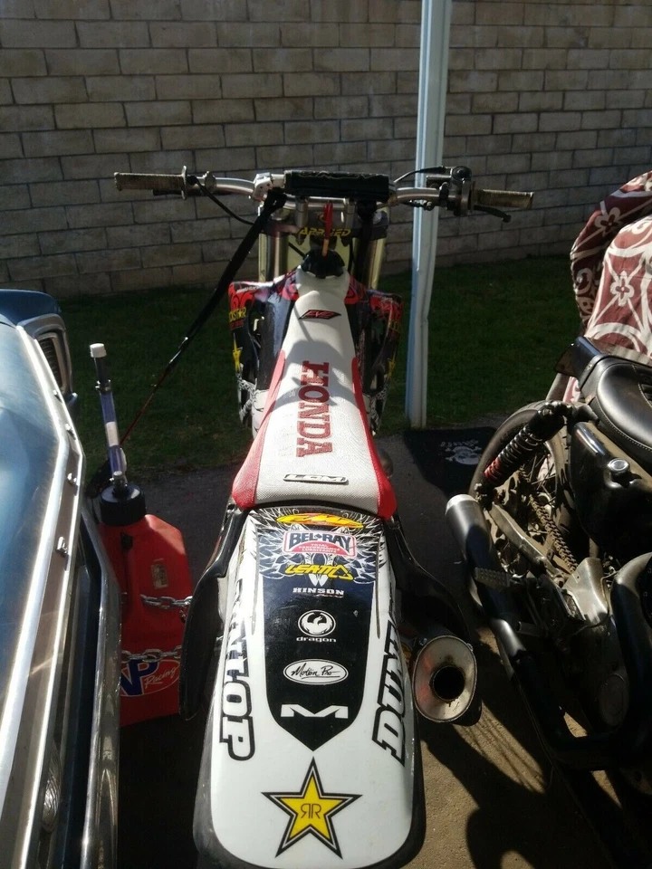 Cubierta de asiento Honda CRF230L - rojo ultra agarre/negro - se adapta a modelos de todo el año - Quick S Foto 4 de 4