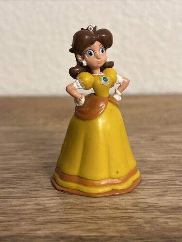 SUPER MARIO PRINCESS DAISY 2.5” ACTION FIGURE PVC NINTENDO TOY - Picture 9 of 10